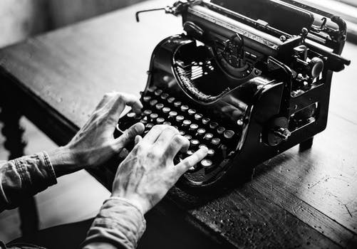 content-writing-typewriter